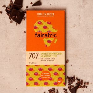 Temna cokolada 70 z zemeljss kakavovimi drobci Fairafric 80g
